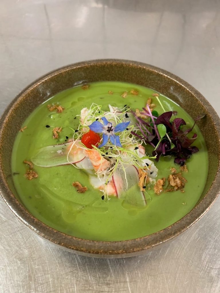 Velouté de petits pois aux langoustines de La Cotinière